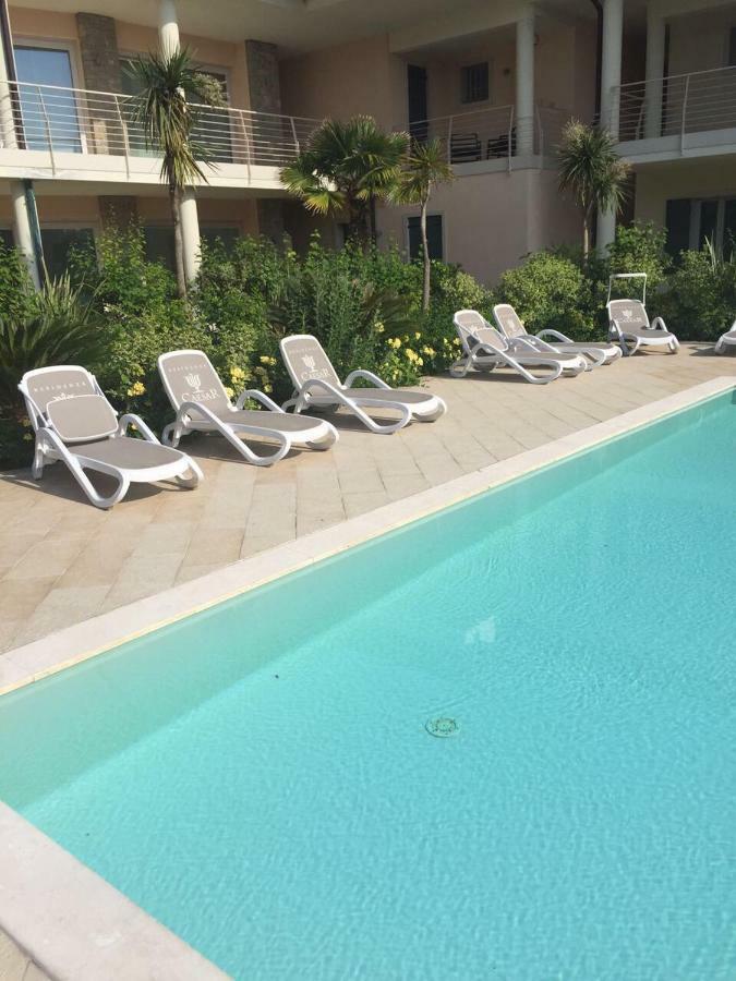 De Luxe Apartments Eden Sirmione Eksteriør bilde